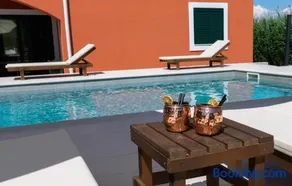 Voll ausgestattete geräumige Villa mit Garten, Grill und Terrasse | Haustierfreundlich - Image 4