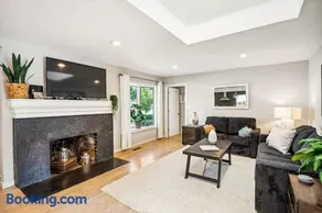 Modern Napa 3BD Wine Country Escape with Pool and Spa - Image 2