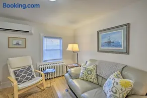 Quaint DT Greenport Apt - 2 Mi to Shelter Island! - Image 4