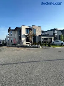 Luxury EW Bed & Breakfast - Image 3