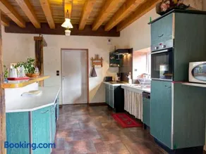 Gîte spacieux avec piscine privée et animaux admis à Saint-Priest-la-Prugne - Image 1