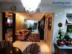 Apartamento FRENTE PARA 0 MAR - PÉ NA AREIA - 3 SUITES COM AR CONDICIONADO, 2- VAGAS PARA CARROS MÉDIOS OU PICK UP E CARRO PEQUENO - FINAMENTE DECORADO - PRAIA DO MORRO-INTERNET -WI-FI -TV COM SERVIÇOS DE DISNEY PARAMOUNT-MAX-ROUPA DE CAMA 2 X CASAIS - Image 3
