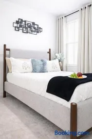 Luxe Retreat - Image 2