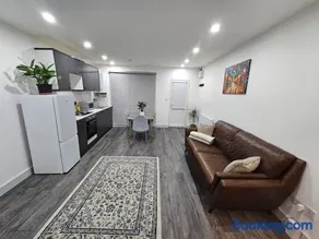 Private One Bedroom Flat in Barnet, London - Image 5