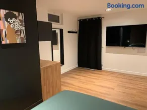 Appartement avec jacuzzi dans la chambre et piscine aux beaux jours - Image 3