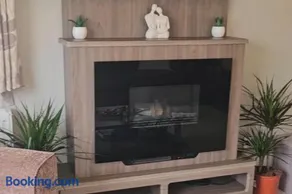 Modern & Spacious 40ft Caravan Sleeps 6 Luxury! - Image 1