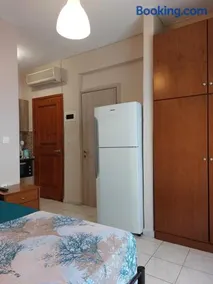 Athina Vourvourou Apartments - Image 3