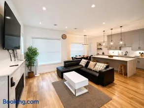 Majestic Home In Victoria - Image 2