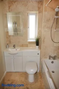 ChiPad Mono - Comfy City Centre Apartment with Free Parking Space - Image 5