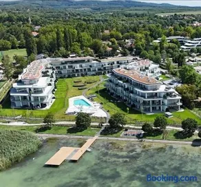 Waterfront studio - Image 1