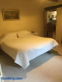 Chez Janie Hirst - Image 3