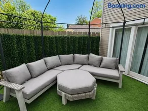 Modern Furnished Retreat Near Philly & Hospitals - Image 2