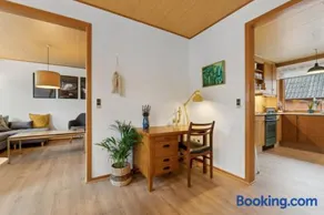 Spacious Holiday Home Near The Beach - Image 3