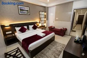 Hotel SPS 2 Min Walk From Kaushambi Metro Station 3-star Hotel Vaishali, Ghaziabad - Image 3