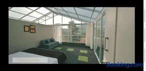 The Retreat-Glasshouse bungalow - Image 4
