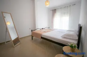 Violeta Apartment by RentalsPro - Nea Flogita Halkidiki - Image 2