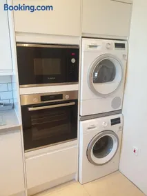 London Luxury Spacious 2 Bedroom Apartment 4 mins from Ilford Stn. FREE parking - Image 3