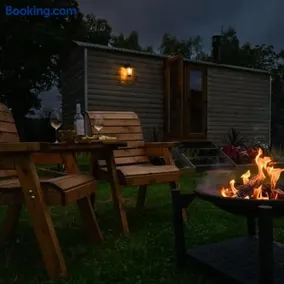 Woodend Hideaway - Image 1