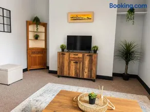 Contractor Stay near BAE, Sleeps 4, WiFi - Image 5