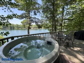 Lakefront Hot Tub Getaway - Image 1