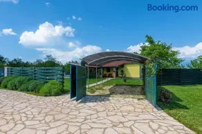 Villa Vrt, a private and fully fenced forest retreat - Image 5