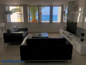 V&C Luxury Sea House - Image 5