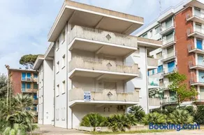 Sirena Apartments - Image 3