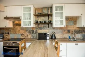 Deluxe Rustic Charlestown Themed Apartment - Image 3