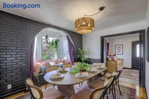 New 5BD Near UNL & DT | Poker Table & Games - Image 1