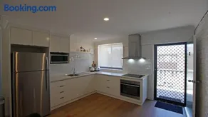 Marlin Waters 2 - Unit 2 Narira St 8 - Image 4