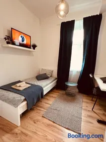 Chloe's Apartments - Image 5
