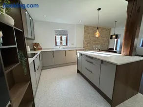 New Forest Riverside 2 Bedroom Parking - Image 3