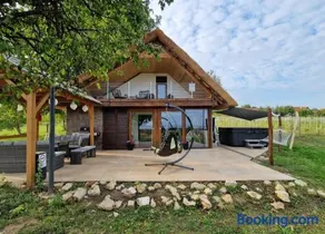 Luxury Reed House - Image 4