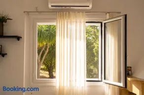 Lagouvardos Beach Apartments - Image 1