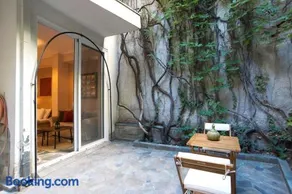 Alex Guesthouse Stylish Studio near the Sea - Image 1