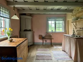 Heritage-listed country cottages - Image 3