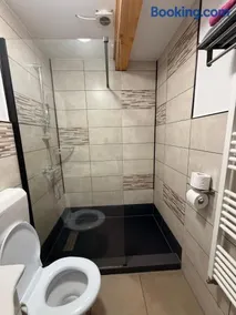 Reny's Studio Apartments -Hiperbara - Image 2