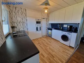 Villa med egen parkering. Möjlighet att boka från 1 och upp till 5 personer. - Image 5