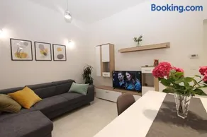 L APARTMENT - Image 3