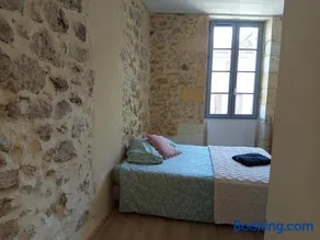 Studio cosy en pierre au cœur du vieux Langon - Image 1