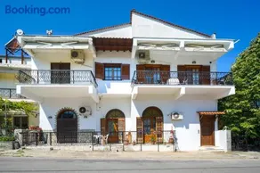 Tasia's Holiday House - Image 2