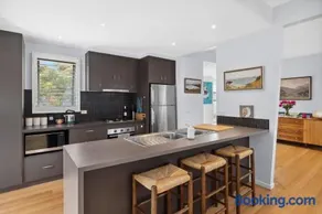 3 Bedroom Townhouse on Anderson - Image 4