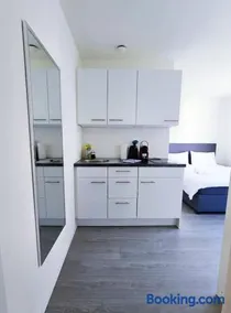Urban Oasis with Queen Bed and View BE-38 - Image 2
