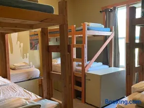 Mountain Shadow Hostel - Image 4