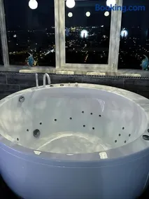 sky DREAM jacuzzi sauna 33 FLOOR - Image 1