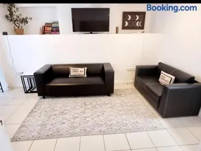 Gravesend 1 Bedroom Flat 2 Min Walk to Station & Town Centre - B - Image 2