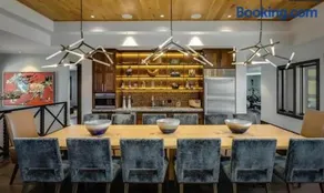 Exclusive Villa with Expansive Space & Private Bar - Image 4