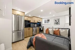 Stylish 2BR West End Oasis Near High Park - Image 4