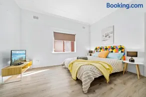 Burwood Newly Renovated 2 Bedroom Apartment - Image 1