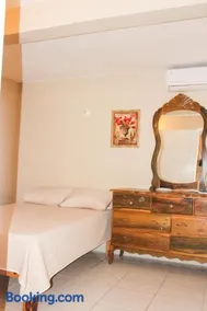 2BR Villa Ocean Views Beach 5mins to Airport - Image 4